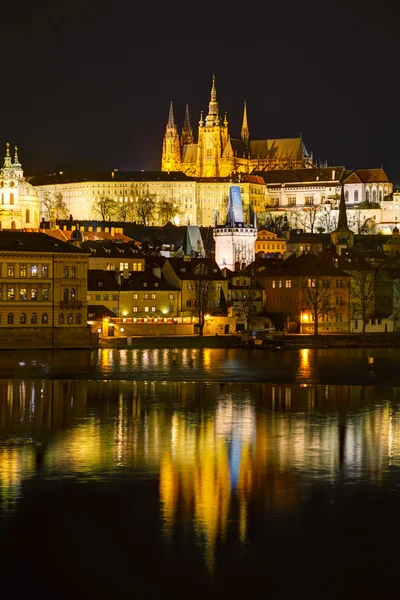 Vista general de Praga en la noche — Foto de Stock