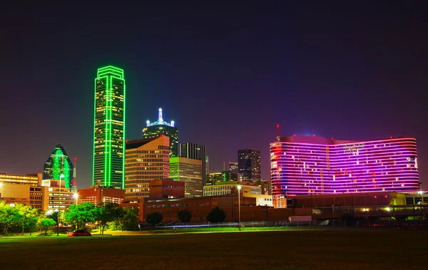 Dallas cityscape à noite — Fotografia de Stock