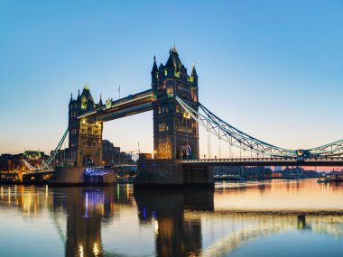 Londra 'daki kule köprüsü