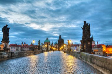 Prag 'daki Charles Köprüsü
