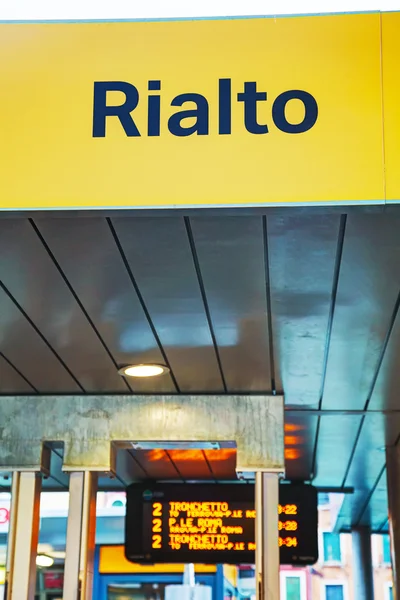 Rialto sinal de parada de ônibus de água — Fotografia de Stock