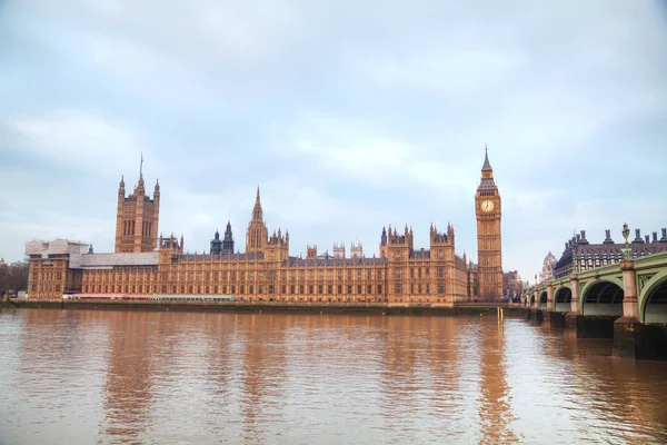 Klokkentoren en de Houses of Parliament — Stockfoto