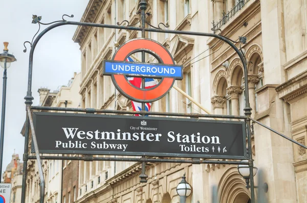 Señal del metro de Londres —  Fotos de Stock