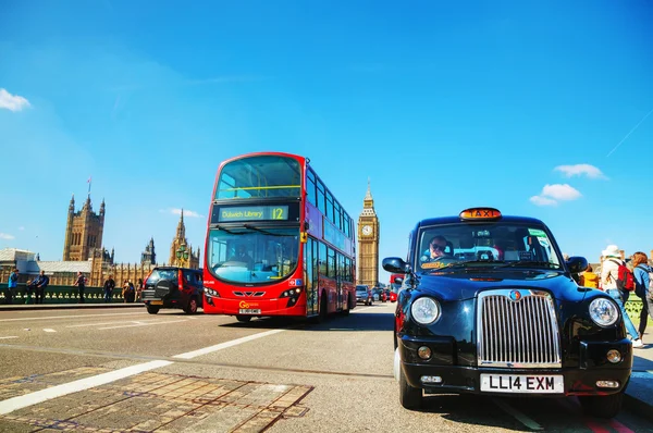 Táxi em uma rua em Londres — Fotografia de Stock