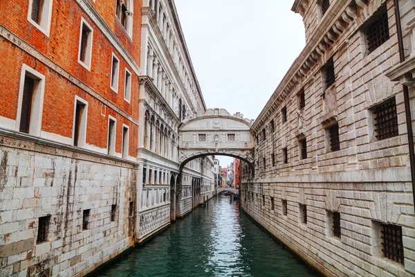 Bridge of sighs in Venice — Stock Photo, Image