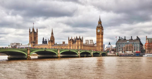 Clock Tower and Houses of Parliament — Stock Photo, Image