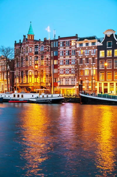 Nocny widok na miasto Amsterdam — Zdjęcie stockowe