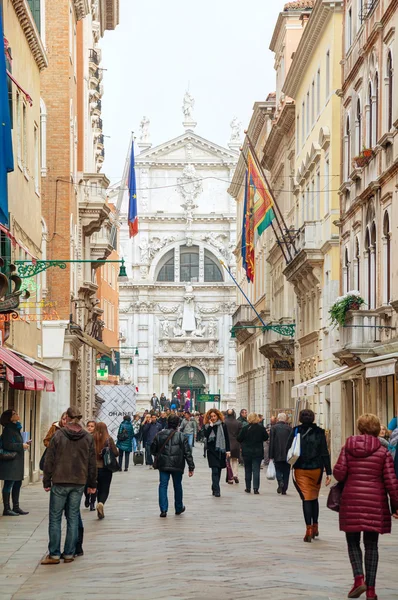 Crowded street in Venice — Stock Photo, Image