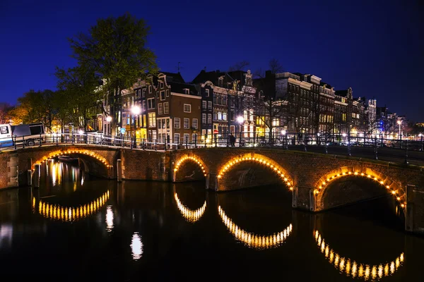 Nocny widok na miasto Amsterdam — Zdjęcie stockowe