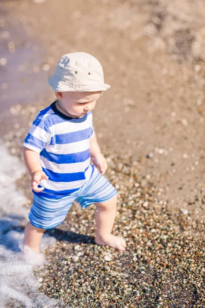 Cute Little Baby Boy Exploring Beach Seaside — Stock Photo, Image