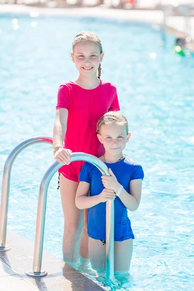 Cute Happy Girls Pool Amusment Aquapark Summertime Vacation Concept — Stock Photo, Image