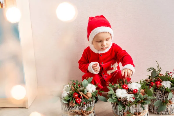 Mignon Petit Père Noël Avec Décoration Fleurs Noël Vacances Humeur — Photo