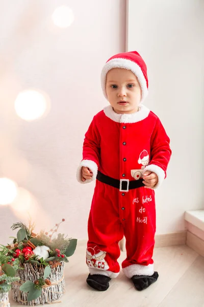 Lindo Papá Noel Pequeño Con Decoración Flores Navidad Vacaciones Humor — Foto de Stock