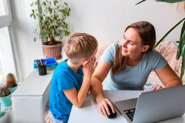 Mother Kid Trying Work Home Quarantine Stay Home Work Home — Stock Photo, Image