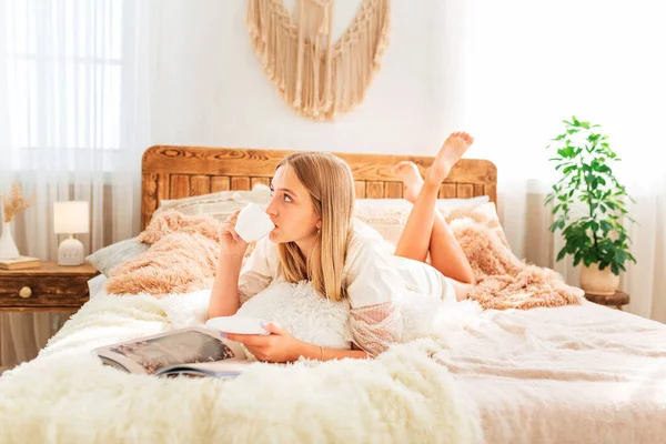 Young Beautiful Girl Having Relaxed Morning Bed Miracle Morning Concept — Stock Photo, Image