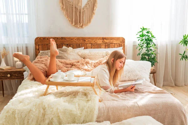 Young Beautiful Girl Having Relaxed Morning Bed Miracle Morning Concept — Stock Photo, Image