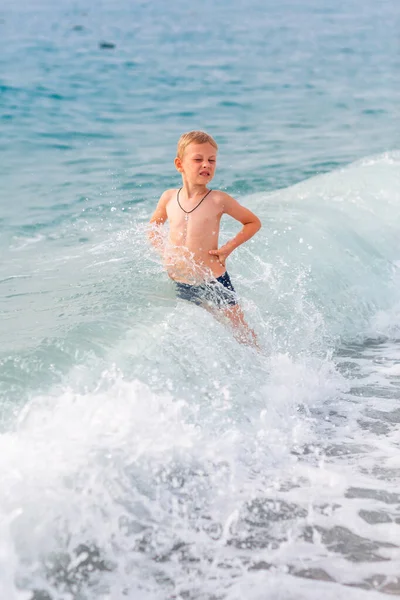 Happy Active Little Boy Having Fun Spalshes Waves Seaside — Stock Photo, Image