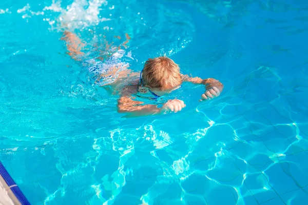 Lindo Niño Feliz Gafas Natación Snorking Piscina Natación Para Niños —  Fotos de Stock