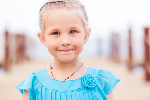 Retrato de niña hermosa —  Fotos de Stock