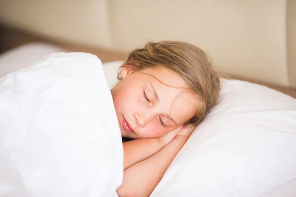 Adorable niña durmiendo —  Fotos de Stock