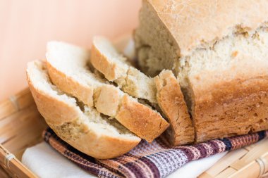 Taze pişmiş beyaz ekmek