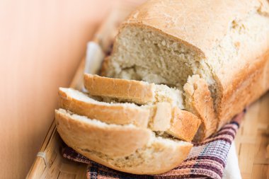 Taze pişmiş beyaz ekmek