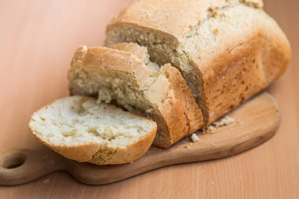 Pão branco acabado de assar — Fotografia de Stock