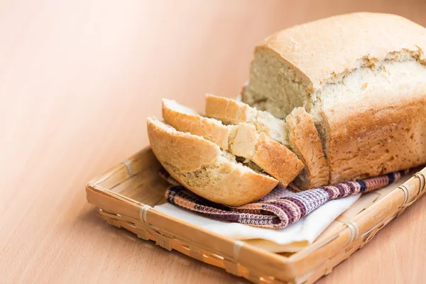 新鲜出炉的白面包 — 图库照片
