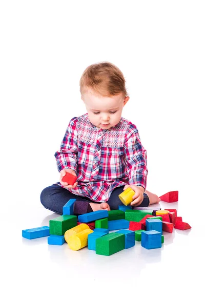 Beau bâtiment bébé avec des cubes — Photo