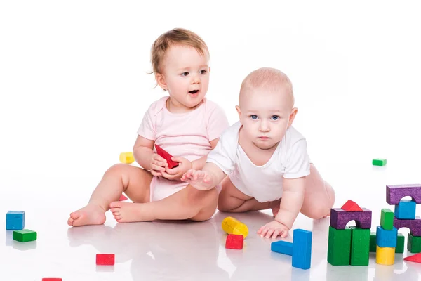 Bellissimo edificio per bambini con cubi — Foto Stock