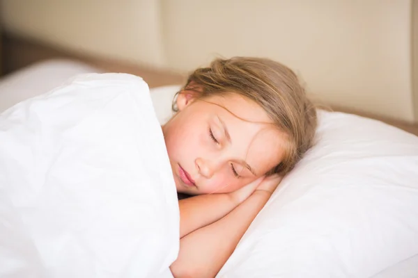 Adorable niña durmiendo —  Fotos de Stock