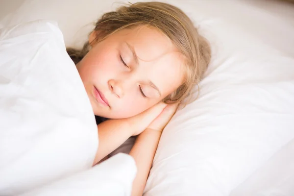 Rozkošná holčička spí — Stock fotografie