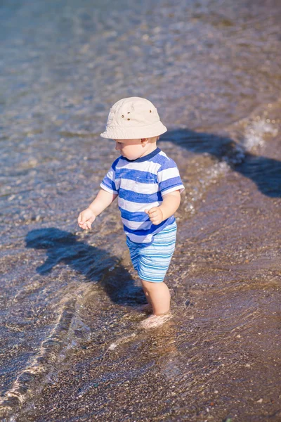 Cute little baby boy exploring the beach — Stok fotoğraf