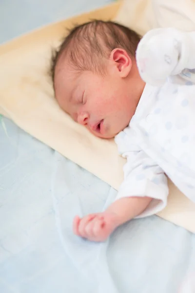 Newborn baby sleeping, 3 days old — Stock Photo, Image