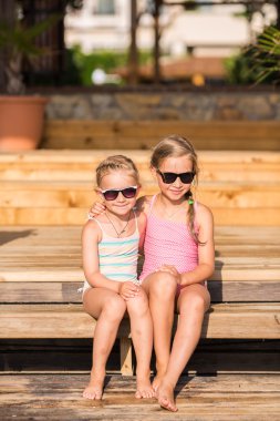 Sahildeki Mutlu Çocuklar