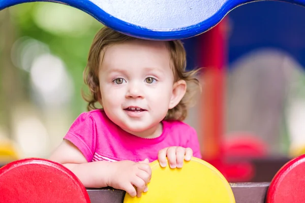 Beautiful baby girl playign outdoor — Stock Photo, Image