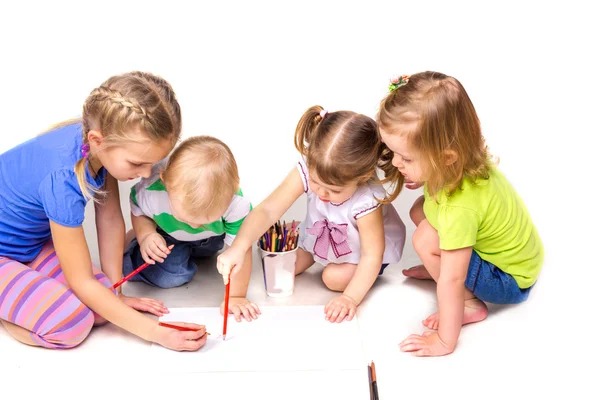 Niños felices dibujando aislados en blanco —  Fotos de Stock