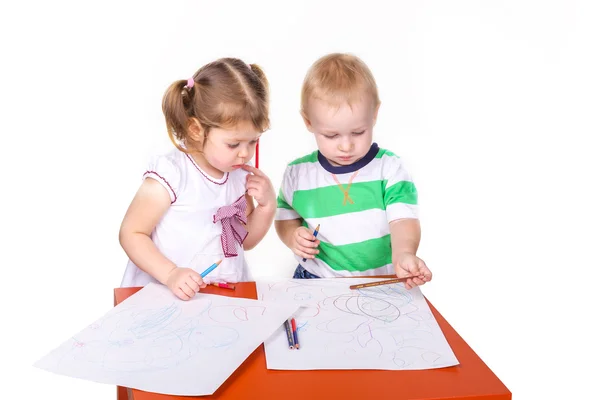 Niños felices dibujando aislados en blanco — Foto de Stock