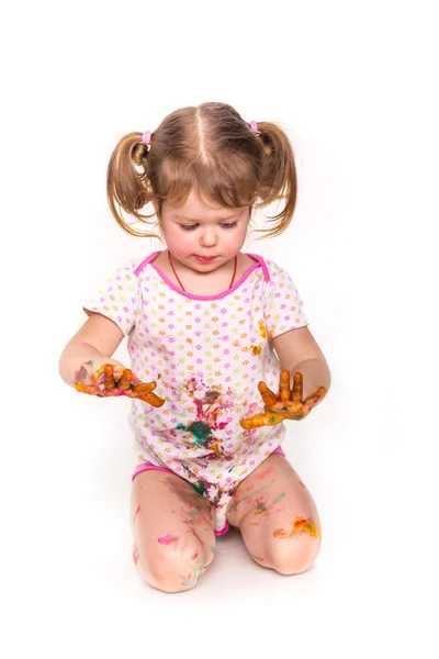 Bebê feliz menina com as mãos em tinta — Fotografia de Stock