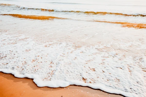 熱帯のビーチの波 — ストック写真