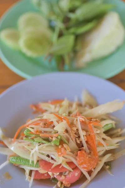 Papaya salatası veya Som Tam — Stok fotoğraf