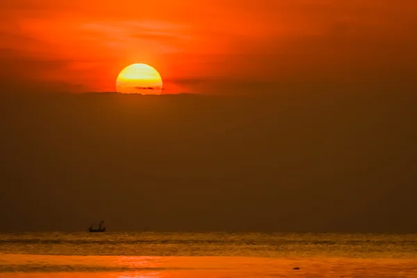 Lever de soleil dans l'océan — Photo