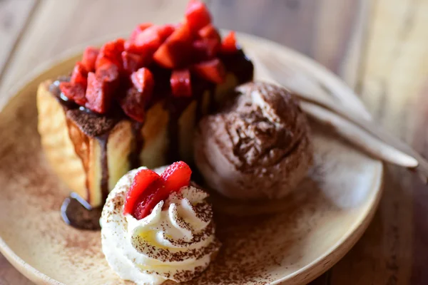 Strawberry cake — Stock Photo, Image