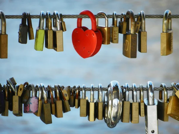 Köprü aşk kilitler