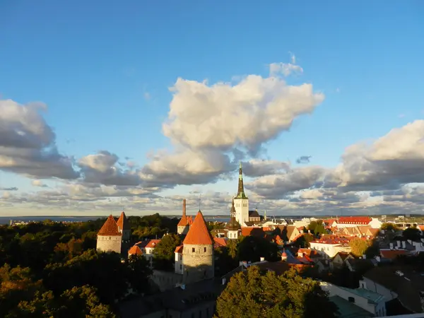 Eski kasaba çatılar