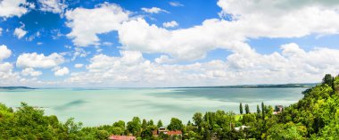 balaton Gölü'nden tihany abbey görünümünü
