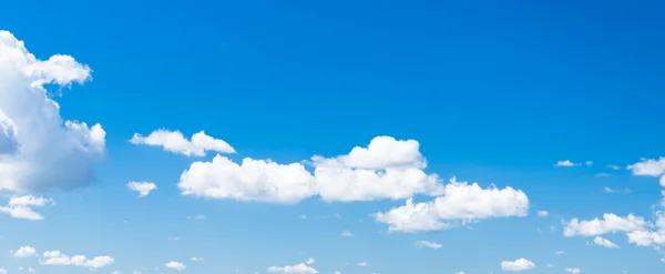 Mavi gökyüzü arkaplanı