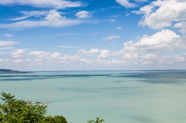 Balaton Gölü'nün görünümü