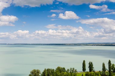 Balaton Gölü'nün görünümü