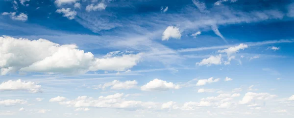 Blue sky with clouds closeup — Stock Photo, Image